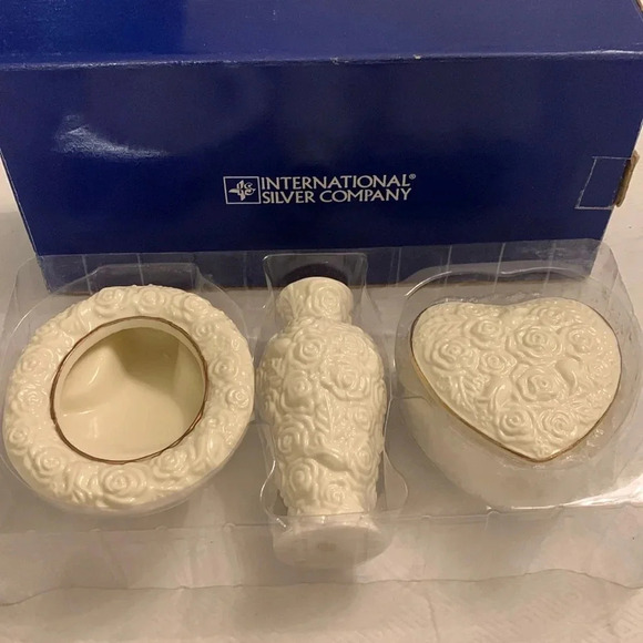 International Silver Company Vintage 3 Piece Vanity Set Bud Vase Frame Heart Box - Picture 1 of 10